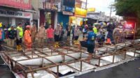 Papan Baliho di Singosari Roboh Setelah Diterjang Hujan dan Angin Kencang