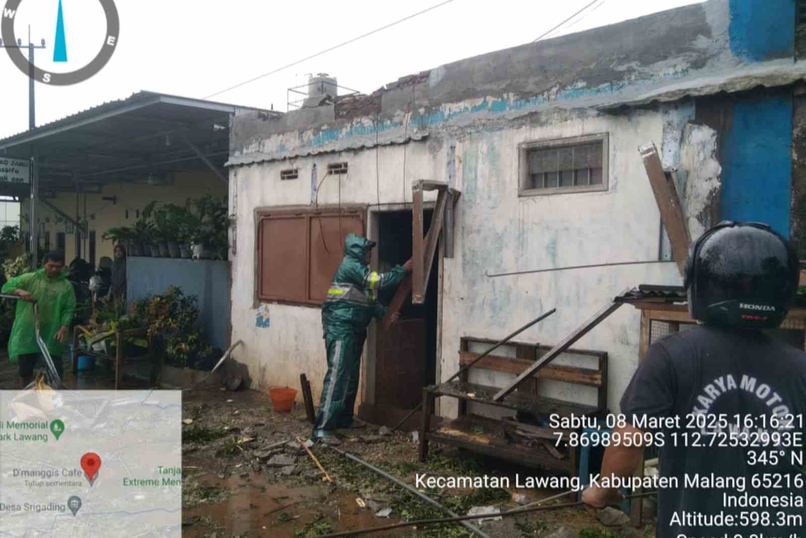 Pohon Tumbang Diterjang Hujan Angin, Rumah Warga Lawang Terdampak