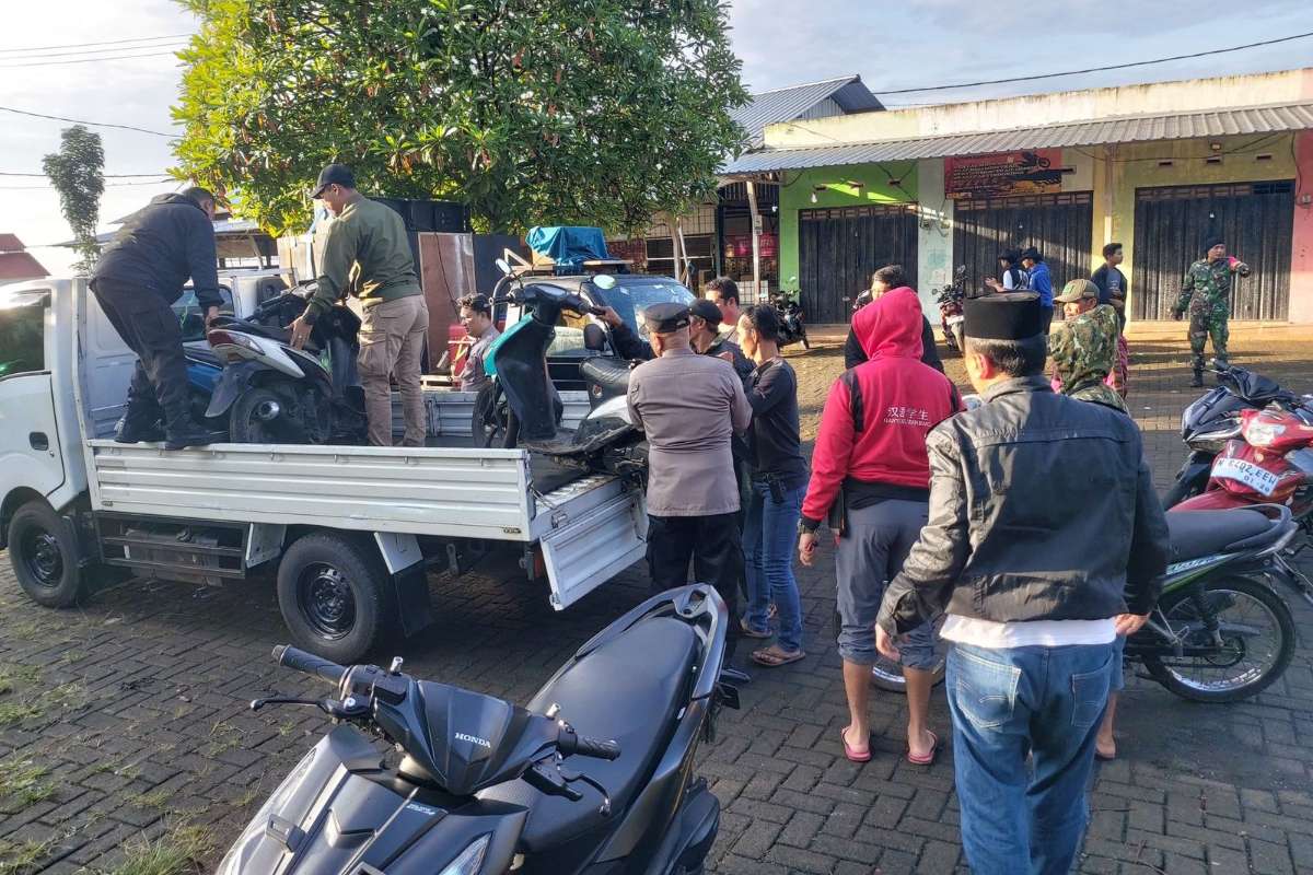 Proses pengamanan kendaraan yang terjaring operasi. (ist) - Polisi Amankan Puluhan Kendaraan Roda Dua dan Sound Horeg pada Gelaran Balap Liar di Dau
