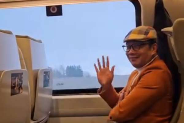Ridwan Kamil akui pernah bertemu dengan Lisa Mariana. (ist Instagram @ridwankamil) - Meski Membantah Menghamili, Ridwan Kamil Akui Pernah Bertemu Lisa Mariana
