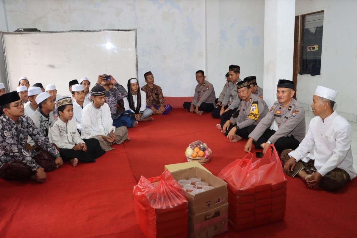 Silaturahmi Polres Batu di Ponpes Ar Ridlwan, Mojorejo, Kota Batu. (ist) - Safari Ramadan Polres Batu di Ponpes Ar Ridlwan Dusun Kajang Mojorejo Batu