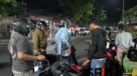 Tim Polres Pamekasan saat mengamankan balap liar. (Seru.co.id/udi) - Polres Pamekasan Amankan 21 Sepeda Motor dalam Patroli Antisipasi Balap Liar di Bulan Ramadan
