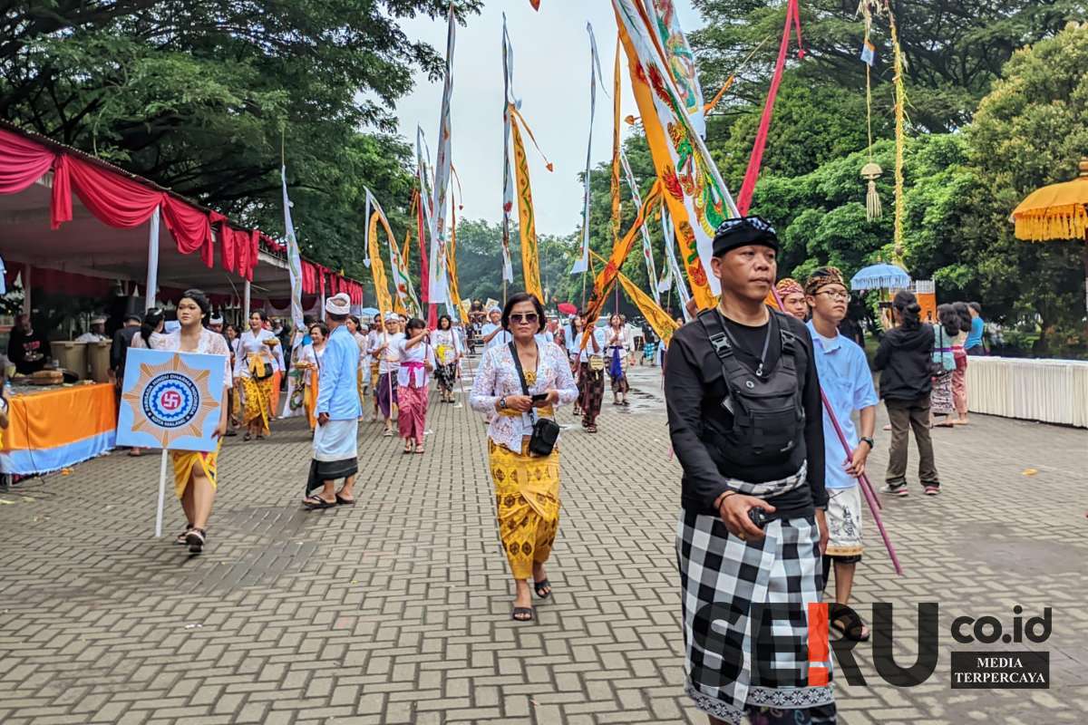 Umat Hindu merayakan Tawur Kesanga, rangkaian Hari Raya Nyepi. (ws13) - Kemeriahan Pawai Ogoh-ogoh, Wujud Toleransi dan Wisata Budaya di Kota Malang