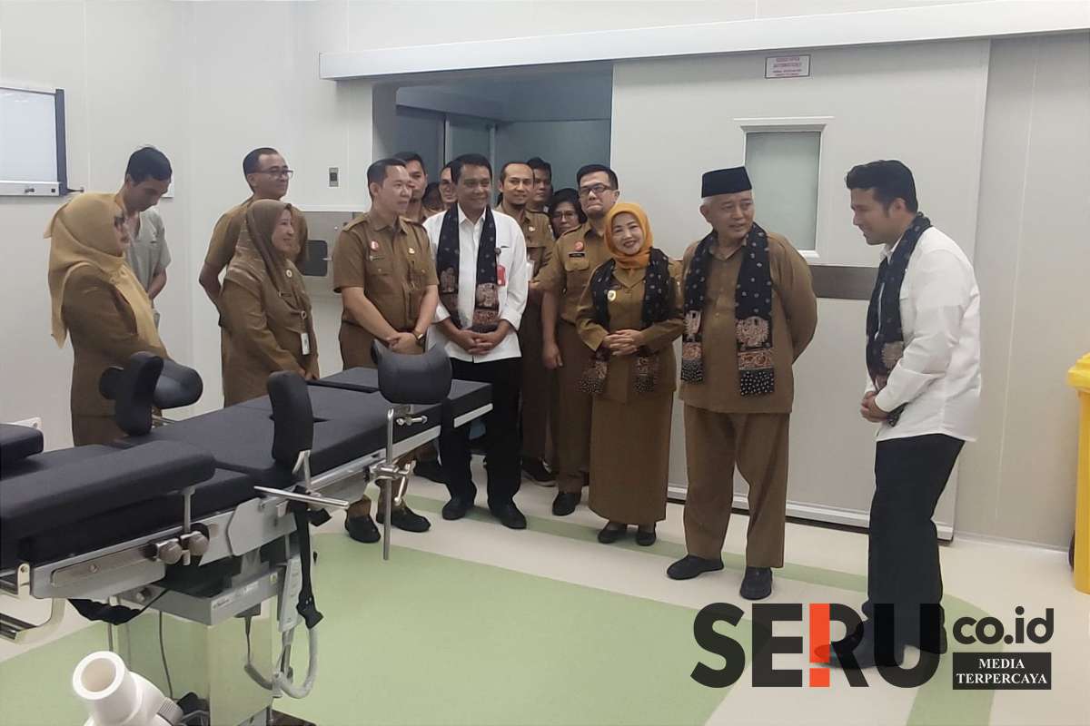 Wagub Jatim bersama Bupati Malang dan jajarannya, meninjau ruangan di RSUD Ngantang. (rhd) - Wagub Jatim Bersama Bupati Malang Resmikan RSUD Ngantang, Launching Layanan Gratis