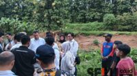 Wagub Jatim bersama Bupati Situbondo mengunjungi lokasi bencana banjir di Desa Tambak Ukir, Kecamatan Kendit, Kamis (6/3/2025). (Seru.co.id/aza) - Pasca Banjir di Situbondo, Wagub Jatim Siap Kirimkan Bronjong dan Ribuan Sand Bag