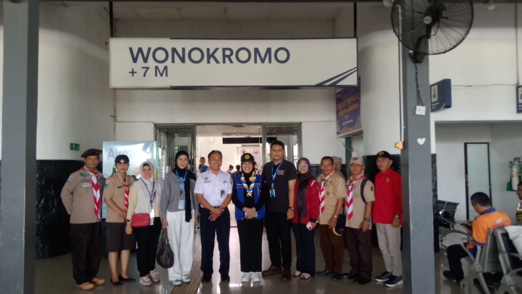 Pramuka Peduli Lebaran 2025: Waka Abdimas Kwarcab Surabaya Kunjungi Sejumlah Lokasi Pengamanan