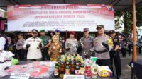 Wawali Bersama Wakapolres Batu dan Wabup Malang Musnahkan Hasil Operasi Pekat Semeru 2025