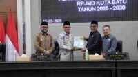 Rapat Paripurna DPRD, Wali Kota Batu Sampaikan Rancangan Awal RPJMD Tahun 2025-2030