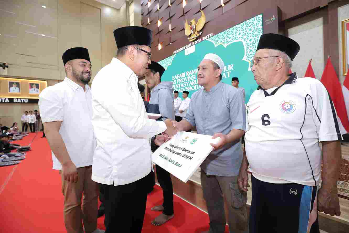 Safari Ramadan Baznas Jawa Timur Salurkan ZIS pada 500 Anak Yatim
