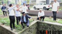 Wali Kota Malang meninjau rencana lokasi pembangunan drainase Suhat. (ws13) - Pembangunan Drainase Suhat Dimulai April, Wali Kota Malang Tampik Penebangan 147 Pohon