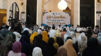 Warga seputaran Jalan Diran turut menghadiri Safari Ramadan Pemkot Batu di wilayahnya. (ist) - Safari Ramadan, Pemkot Batu Janji Tingkatkan Perekonomian dan Pendidikan Masyarakat