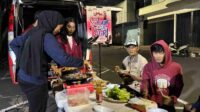 UMM Tebar Manfaat Lewat Sahur Barbeque Bareng Ojol hingga Tukang Becak