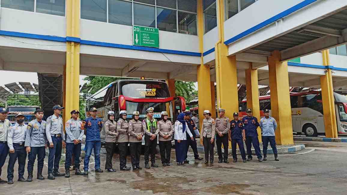Berikan Rasa Aman Saat Mudik Lebaran, Subditkamsel Ditlantas Polda Jatim Ramp Cek Bus di Terminal Purabaya