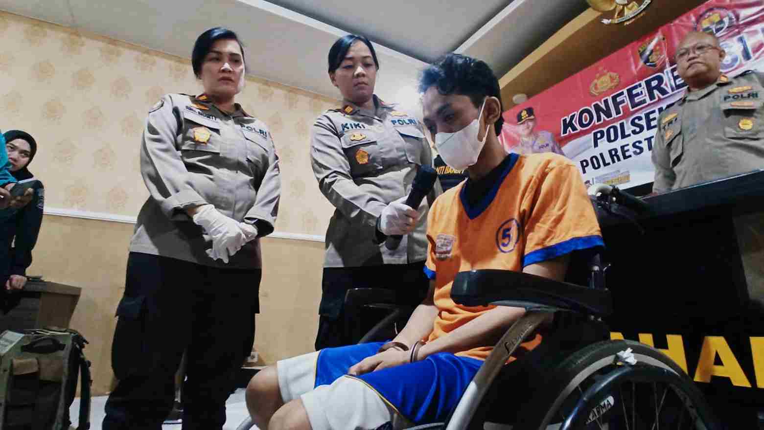 Ketangkap Warga, Jambret Asal Dupak Dihajar Massa