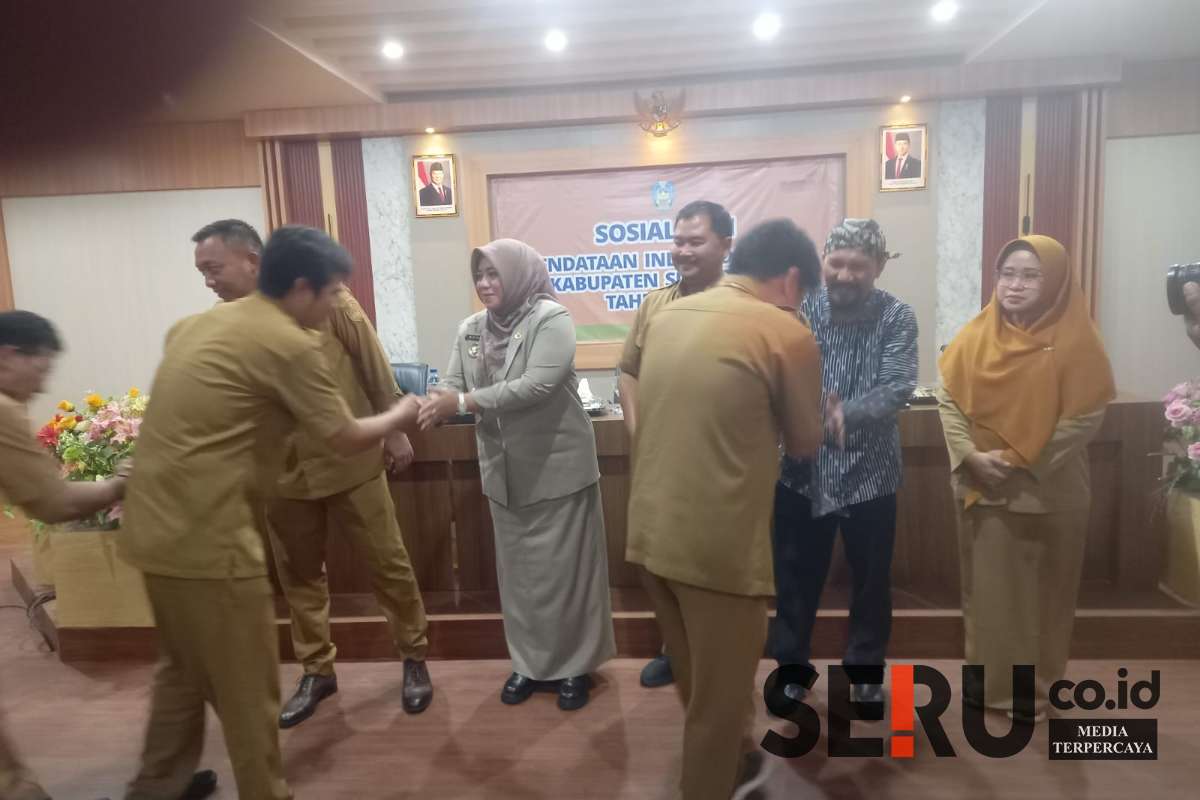 Acara sosialisasi pendataan Indeks Desa di hadapan ratusan Kades dan Camat di lantai dua Pemkab Situbondo, Senin (21/4/2025). (Seru.co.id/aza) - Bupati Situbondo Akan Berikan DID dan Mobil Ambulans bagi Desa Terbaik dalam Melayani Masyarakat