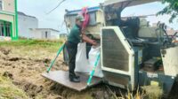 Babinsa Bakalankrajan dampingi petani dukung ketahanan pangan dan tingkatkan kualitas gabah. (ist) - Babinsa Bakalankrajan Dampingi Petani Dukung Ketahanan Pangan dan Tingkatkan Kualitas Gabah