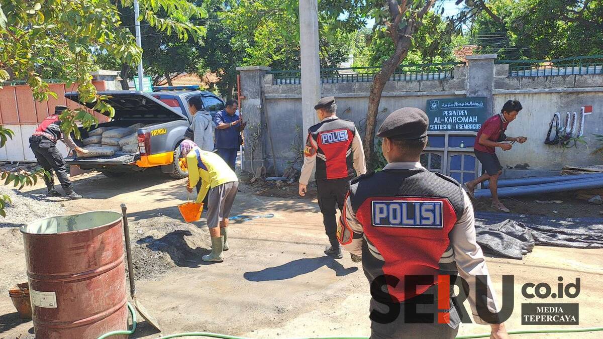 Samapta Polres Situbondo Salurkan Bantuan Semen untuk Pembangunan Mushola Al Karomah Asembagus