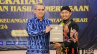 Bupati Fauzi terima raihan WTP di Kantor Perwakilan BPK RI Provinsi Jawa Timur di Sidoarjo, Kamis (17/4/2025). (Seru.co.id/ard) - Keuangan Bersih, Kembali BPK RI Berikan Pemkab Sumenep Predikat WTP