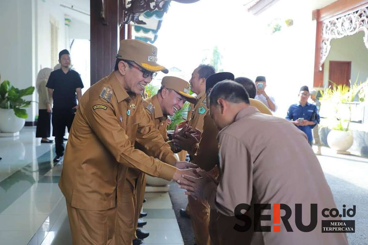 Bupati Pamekasan saat halal bihalal bersama ASN. (Seru.co.id/udi) - Halal Bihalal dan Apel Perdana, Bupati Pamekasan Singgung ASN Agar Tak Bermain Game Saat Jam Kerja