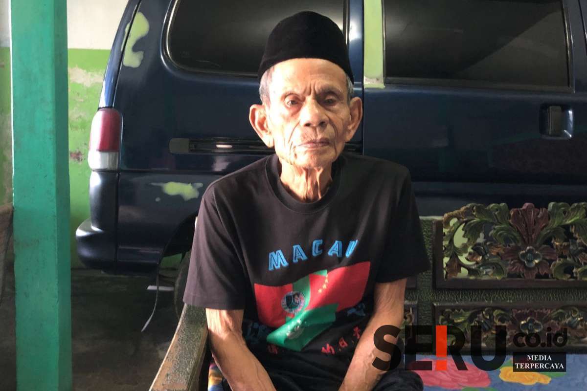 Calon jemaah haji tertua di Kabupaten Malang, Kasim saat ditemui di rumahnya yang berada di Desa Ternyang, kecamatan Sumberpucung. (Seru.co.id/wul) - Berencana Haji dengan Istri, Calon Jemaah Haji Tertua di Kabupaten Malang Harus Berangkat Sendiri