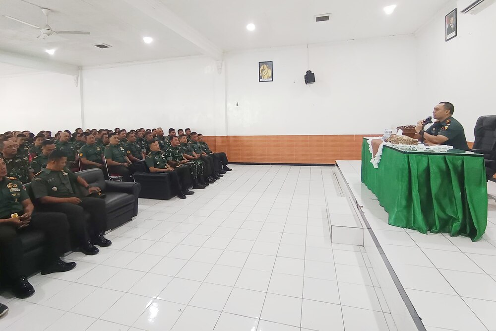 Dandim 0833 Berikan Jam Komandan pada Seluruh Prajurit dan PNS untuk Perkuat Soliditas