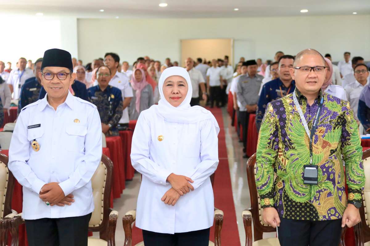 Gubernur Khofifah bersama Kadindik Jatim dan Wali Kota Batu. (ist) - Gubernur Khofifah Minta Kepala Sekolah Jaga Integritas dalam SPMB