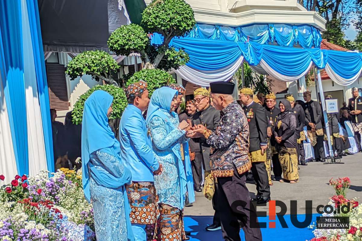HUT ke-111 Kota Malang bebarengan Halal Bihalal Idulfitri dengan salam-salaman. (ws13) - Berlangsung Sederhana, HUT ke-111 Kota Malang Momen Refleksi Satukan Hati Mengukir Prestasi
