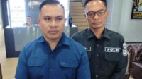 Kasat Reskrim (kiri) didampingi Kasi Humas Polresta Malang Kota, memberikan keterangan kepada awak media dugaan kasus rudapaksa mahasiswi PTN. (ist) - Dugaan Rudapaksa Mahasiswi PTN, Polresta Malang Kota: Tunggu Hasil Visum
