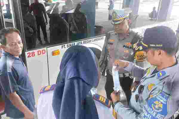 Kapolresta Malang Kota Monitoring Arus Balik Pemudik, Antisipasi Kemacetan dan Kecelakaan