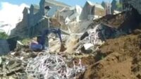 Rumah Roboh di Kompleks Villa Dau Atas Kesepakatan Pemilik Bangunan dan Pengembang
