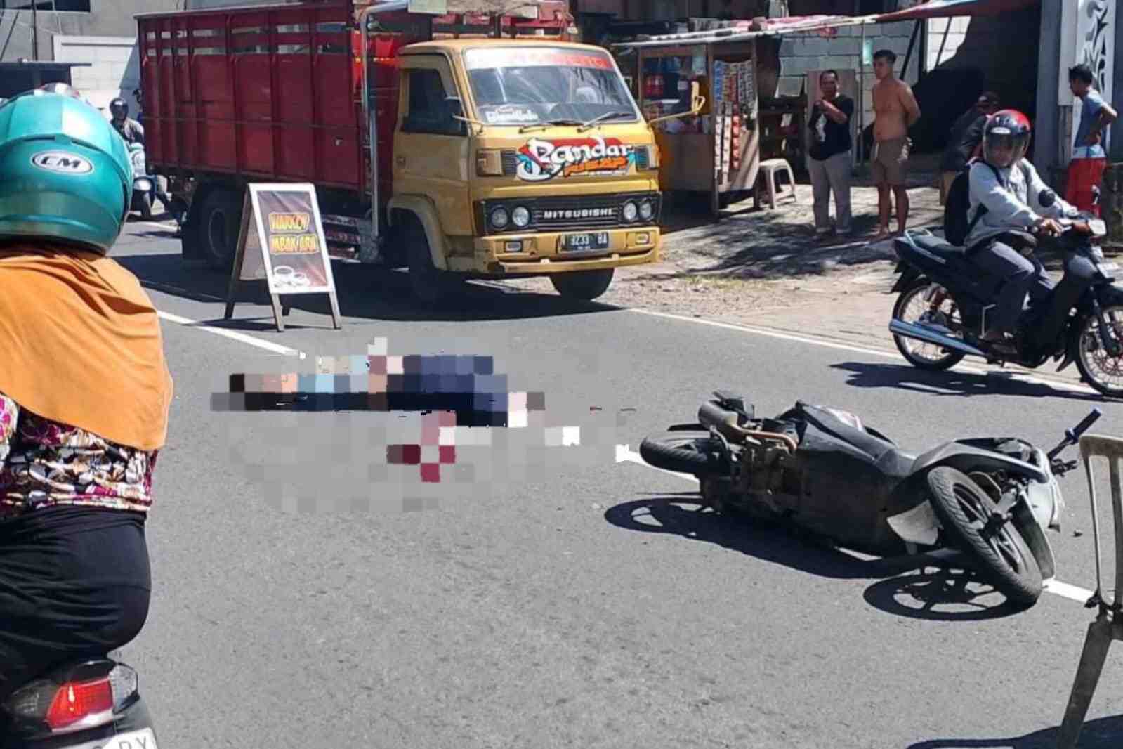 Diduga Mengantuk, Pengendara Motor Tewas Tertabrak Truk di Bululawang