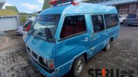 Mobil ambulans yang terguling pasca dievakuasi. (Seru.co.id/amb) - Tabrak Median Jalan, Mobil Ambulans Bawa Jenazah Terguling di Jember