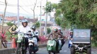 Kendarai Vespa, Kapolres Batu Bersama Aparat Desa Patroli Sambang Desa