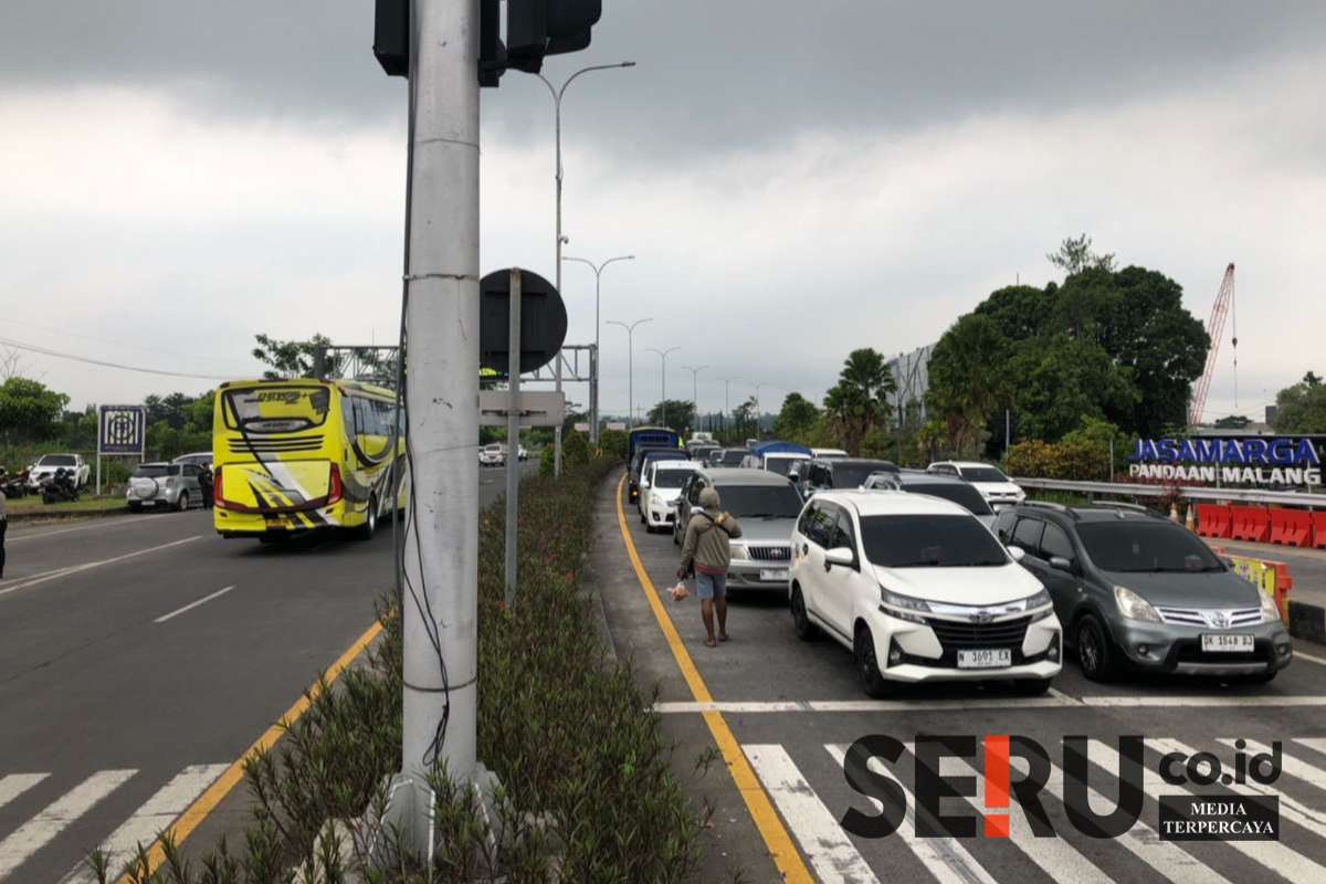 Pintu masuk tol Singosari. (Seru.co.id/wul) - H+5 Libur Lebaran, Kendaraan Keluar Kabupaten Malang Capai 18.477 Kendaraan