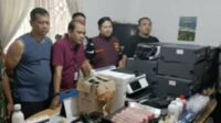 Polisi berhasil menyita barang bukti pabrik uang palsu di Bogor. (ist) - Terbongkar! Pabrik Uang Palsu Bogor Cetak Rp3,3 Miliar dalam Enam Bulan