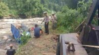 Truk Terjun ke Sungai di Ngantang, Diduga Karena Pengemudi Mengantuk