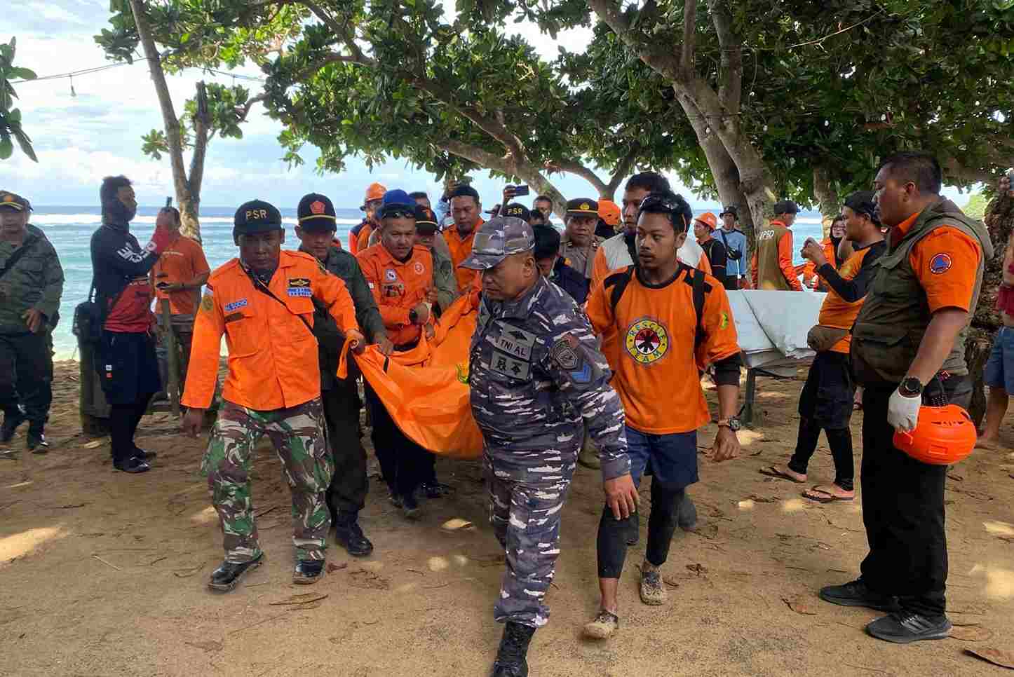 Dua Korban Tenggelam di Pantai Balekambang Akhirnya Ditemukan Meninggal Dunia