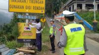 Beri Kenyamanan Wisatawan, Polres Malang Pasang Papan Himbauan dan Cermin Cembung