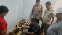 Proses penyitaan Miras-miras yang dijual M. (ist) - Jual Miras Tanpa Izin, Lansia di Pakisaji Diamankan Polisi