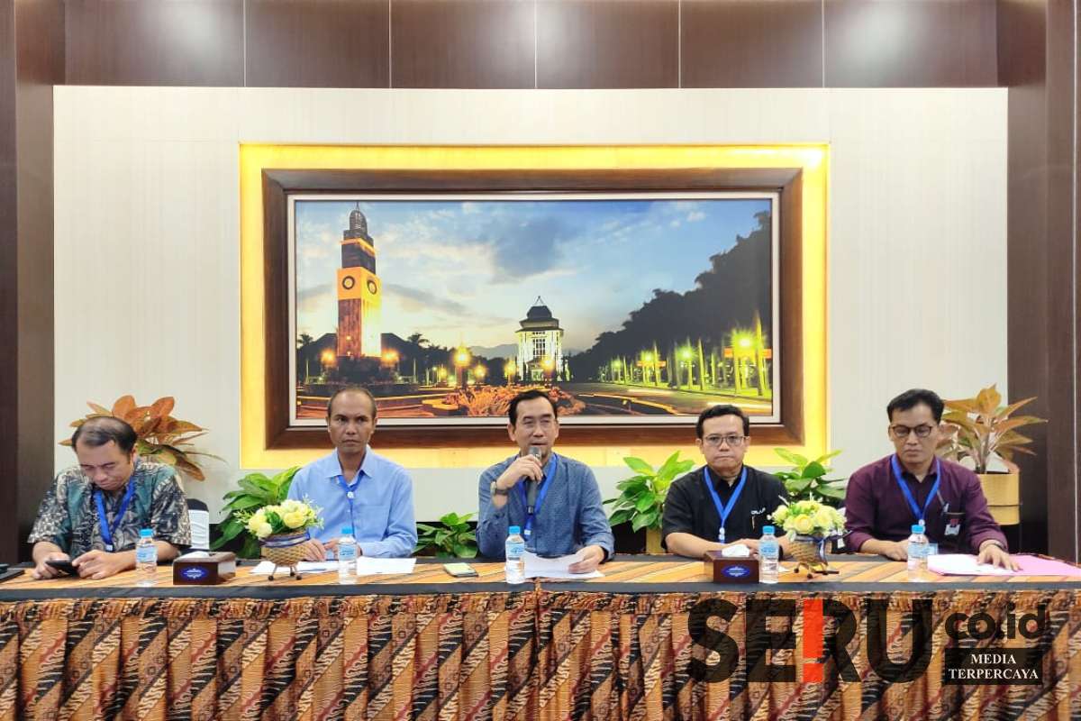 Rektor UB, Prof Widodo menjelaskan pelaksanaan UTBK SNBT. (rhd) - 16 Peserta Difabel Ikuti UTBK SNBT di Gedung B FISIP UB