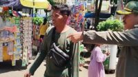 Satpol-PP beri peringatan terakhir bagi PKL yang masih berjualan di dalam Alun-alun Kota Malang. (ist) - Satpol-PP Beri Peringatan Terakhir PKL Alun-alun Kota Malang, Pelanggar Bandel Bakal Disanksi