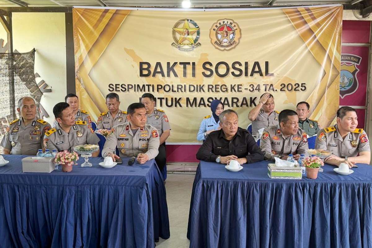 Serdik Sespimti Dikreg ke-34 TA 2025 baksos bagi ratusan sembako ke masyarakat kurang mampu. (ist) - Serdik Sespimti Dikreg ke-34 TA 2025 Baksos Bagi Ratusan Sembako ke Masyarakat Kurang Mampu