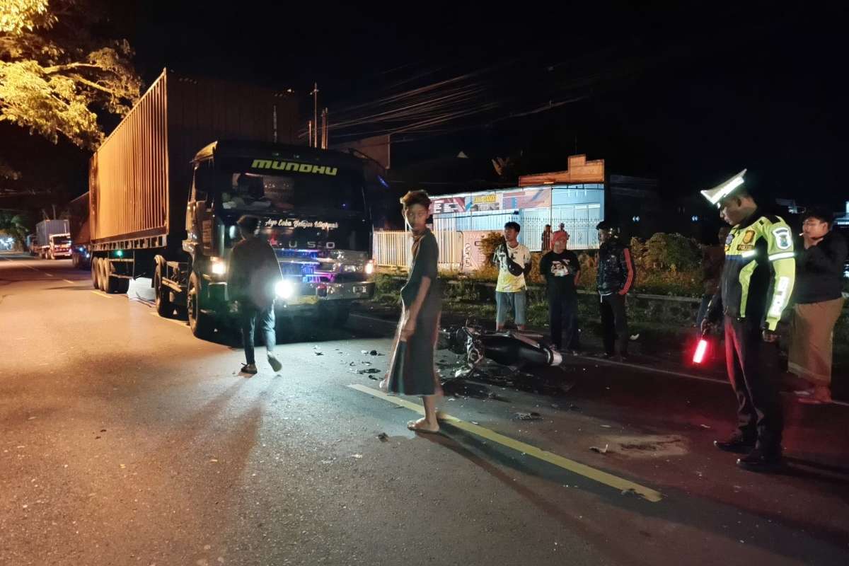 TKP Laka Lantas di Kecamatan Pakisaji. (ist) - Pengendara Motor Asal Blitar Tewas Tertabrak Truk Kontainer di Pakisaji, Diduga Mengantuk