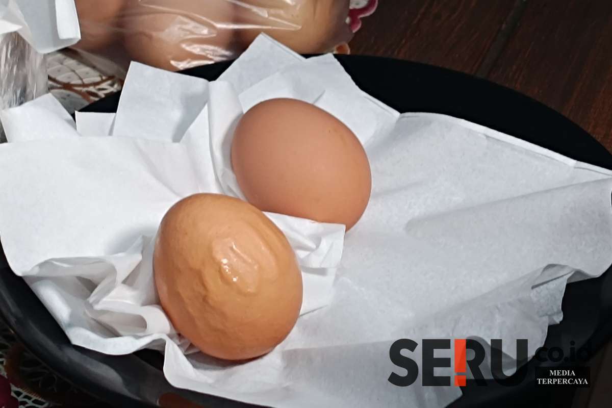 Telur bertulis lafadz Allah di Jember. (Seru.co.id/amb) - Telur Berlafadz Allah Gegerkan Warga Jember