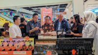 Wali Kota Malang beserta jajaran meninjau diskon barang pasca pembukaan Malang Raya Vaganza Sale 2025. (ws13) - APPBI Semarakkan HUT ke-111 Kota Malang, Diskon Hingga 70 Persen