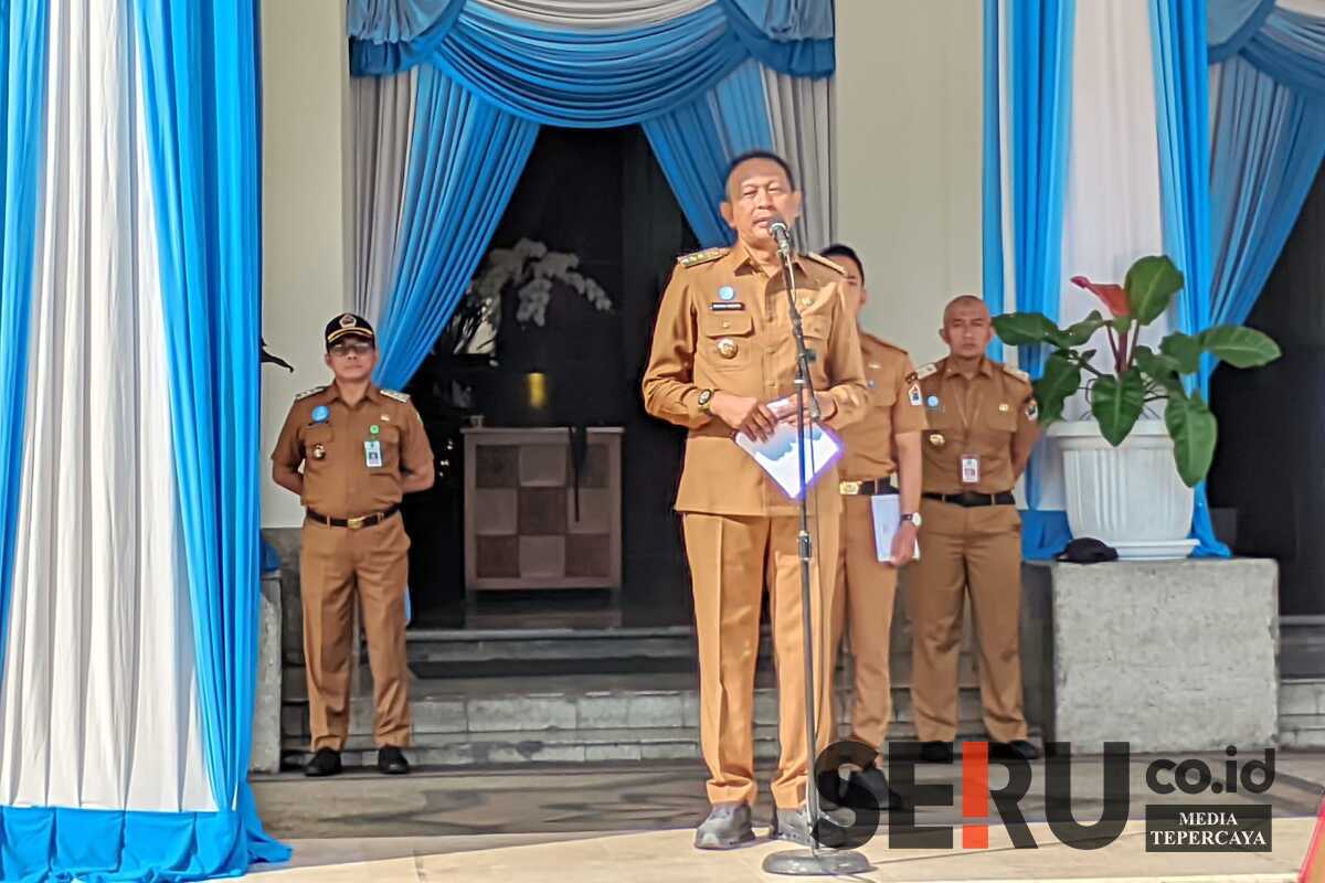 Wali Kota Malang Serahkan Penghargaan Lomdeskel 2025, Harapkan Inovasi Pelayanan Terbaik