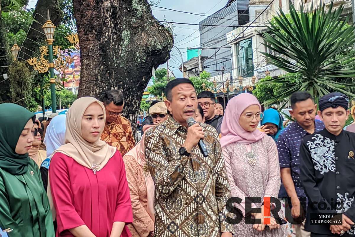 Wali Kota Malang mengapresiasi event Kartinian Nang Kayutangan. (ws13) - Dukung Kartinian Nang Kayutangan, Wali Kota Malang: Ajang Melestarikan Batik dan Kebaya