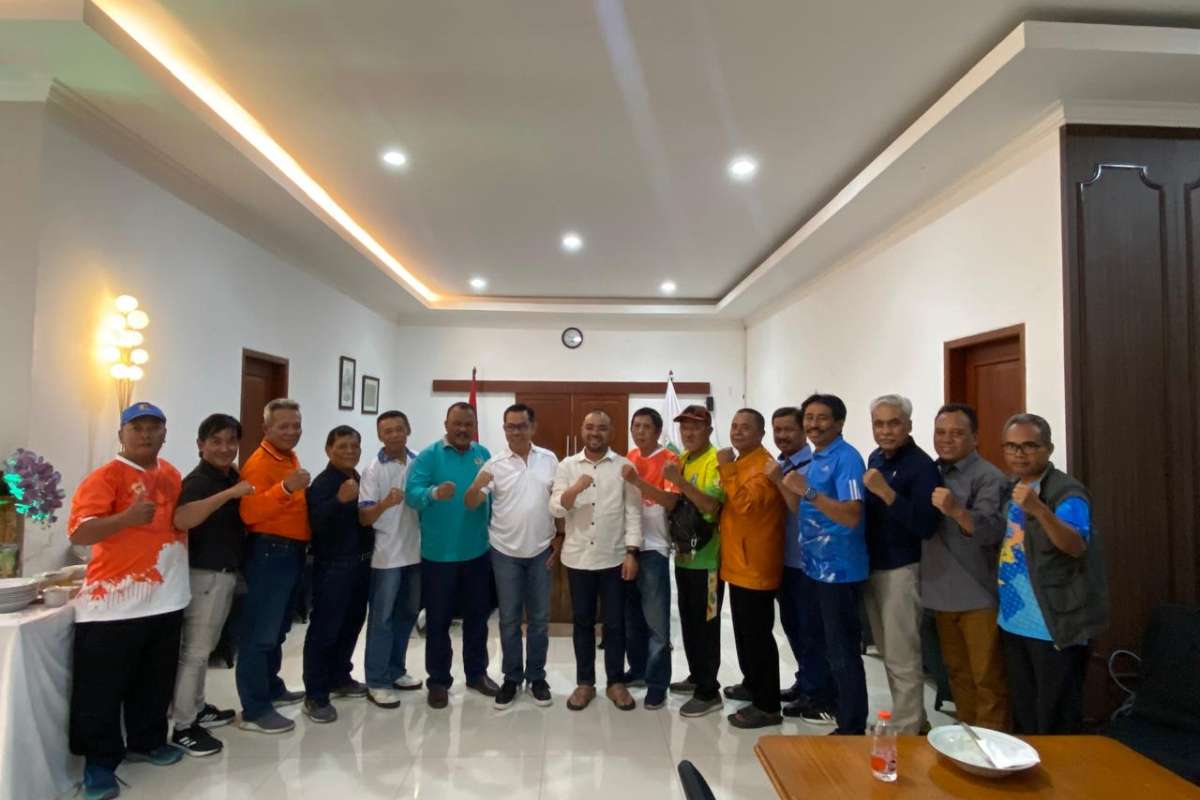 Wali Kota, Wawali dan Pengurus KONI Kota Batu usai menggelar Rakor persiapan Porprov IX Tahun 2025 di Batu. (ist) - Wali Kota Batu Minta Pelaku Usaha Ikut Sukseskan Porprov IX Jatim di Kota Batu