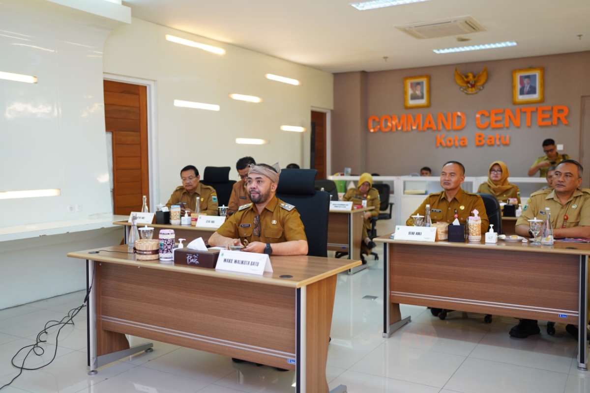 Wawali Batu ikuti arahan Mendagri melalui Zoom Meeting. (ist) - Wawali Batu Dengarkan Arahan Mendagri Tentang Optimalisasi Anggaran Daerah Melalui Daring
