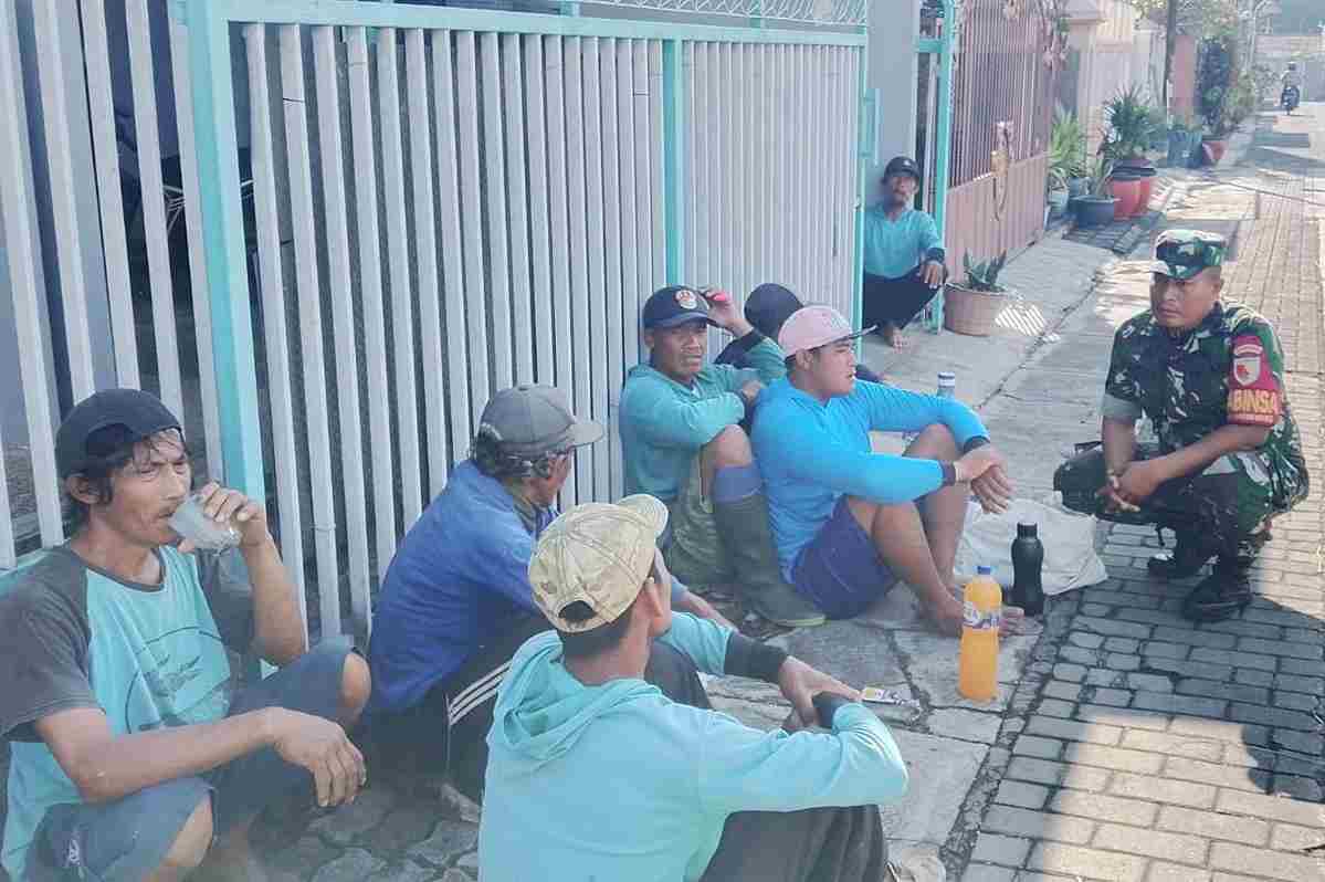 Babinsa Pandanwangi Komsos Program Serap Gabah dari Bulog